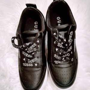 Size 5 Guess Shoes
